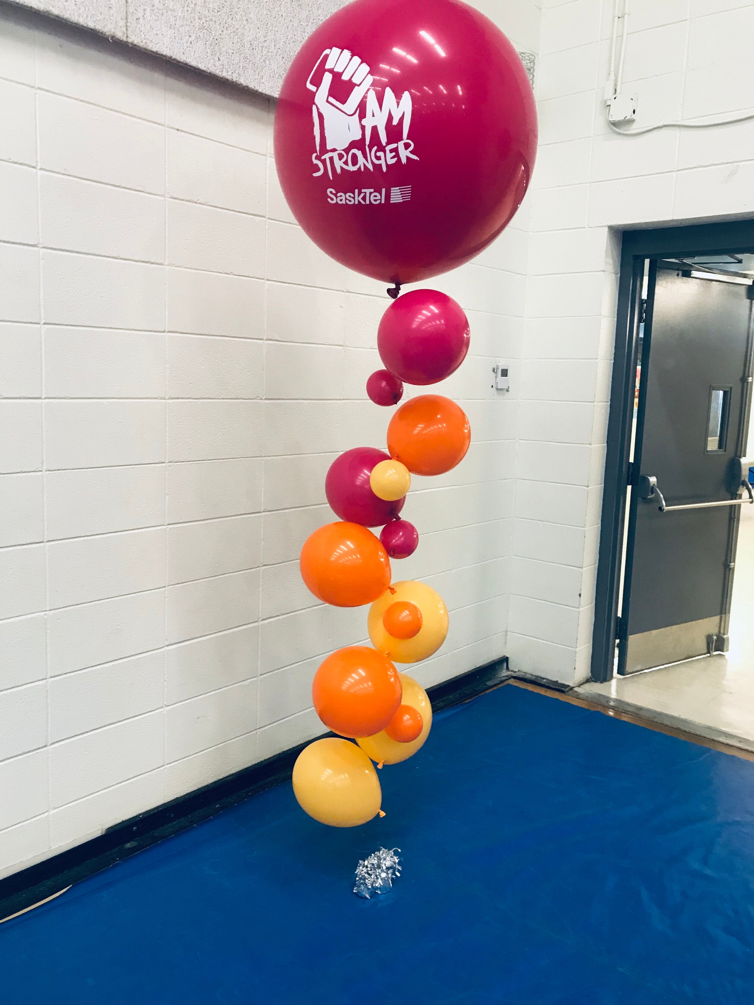 Signature Balloon w/ Floating Strand