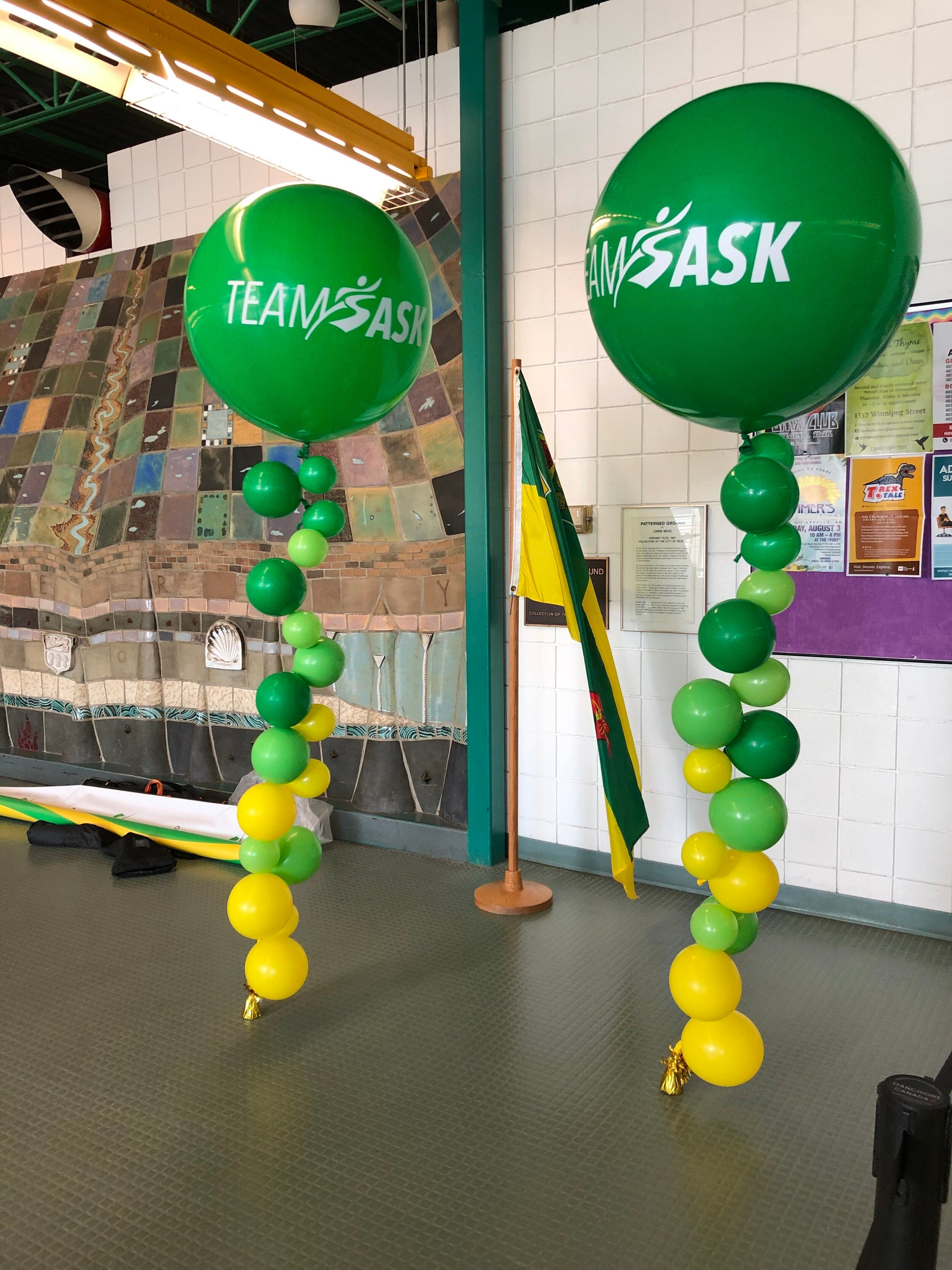 Signature Balloon w/ Floating Strand